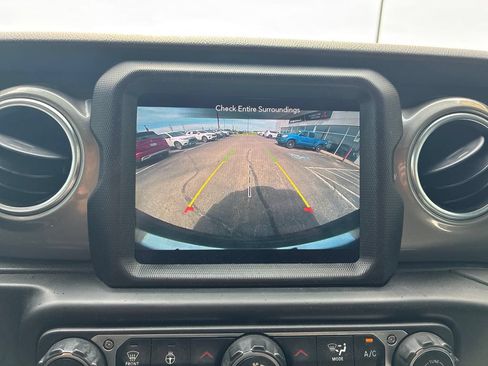 Used 2022 Jeep Wrangler Unlimited Sahara w/ LED Lighting Group AWD/4WD image 25