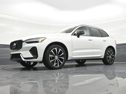 Used 2024 Volvo XC60 B5 Plus w/ Protection Package Premier AWD/4WD image 29