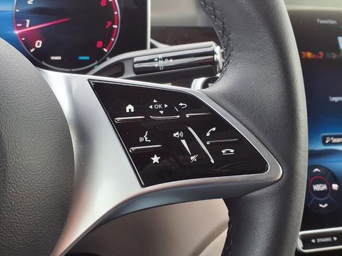 Used 2024 Mercedes-Benz GLC 300 4MATIC image 15