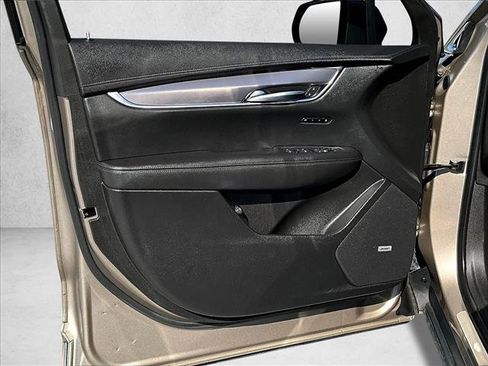 Used 2022 Cadillac XT6 Luxury image 18