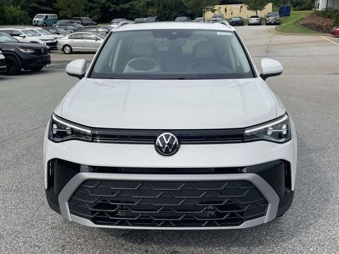 New 2026 Volkswagen Taos SE FWD image 2