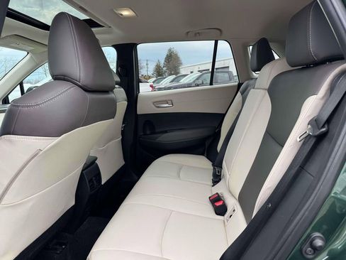 Used 2023 Toyota Corolla Cross XLE w/ Convenience Package image 11