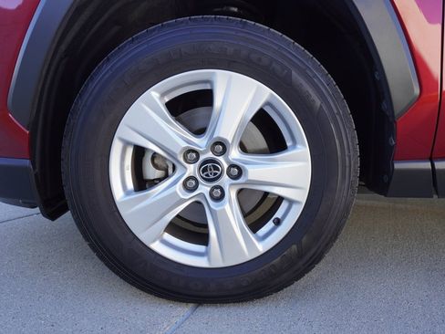 Used 2020 Toyota RAV4 XLE image 23