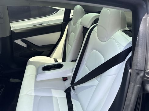 Used 2018 Tesla Model 3 Mid Range RWD image 7