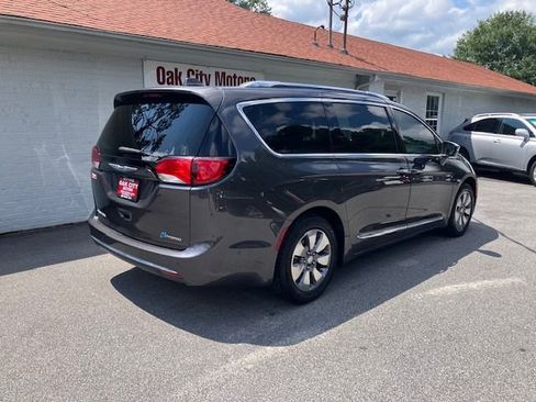 Used 2018 Chrysler Pacifica Limited w/ Advanced Safetytec Group image 5