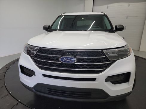 Used 2021 Ford Explorer XLT w/ Class III Trailer Tow Package AWD/4WD image 2