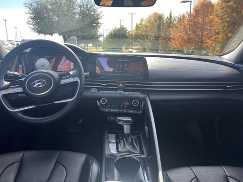Used 2022 Hyundai Elantra Limited image 28