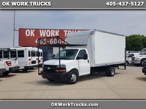 Used 2018 Chevrolet Express 3500 RWD image 1