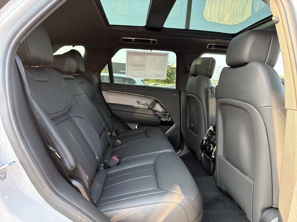 New 2026 Land Rover Range Rover Sport Dynamic SE AWD/4WD image 14
