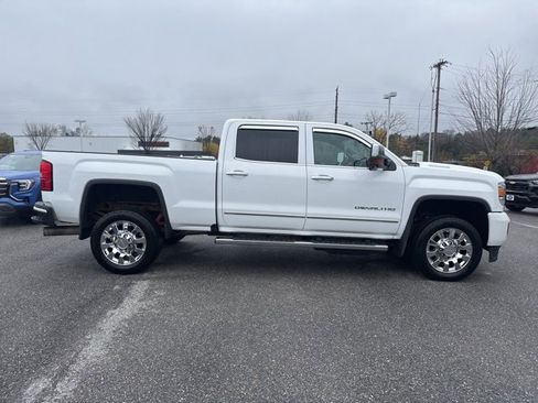 Used 2017 GMC Sierra 2500 Denali w/ Duramax Plus Package image 7