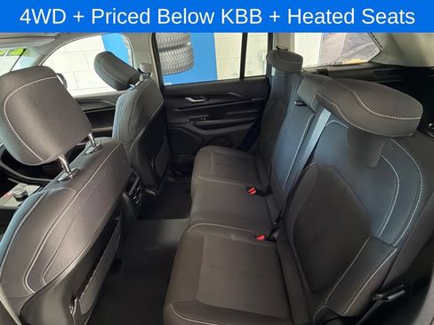 Used 2023 Jeep Grand Cherokee Laredo AWD/4WD image 19