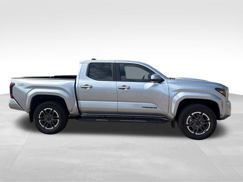 Used 2024 Toyota Tacoma TRD Sport AWD/4WD image 8