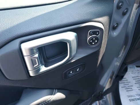 Used 2020 Jeep Gladiator Overland AWD/4WD image 11