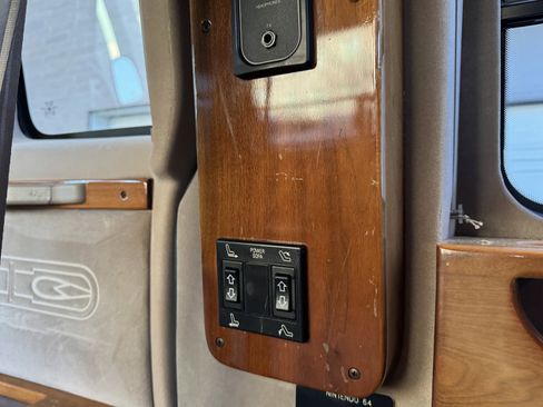 Used 1999 Chevrolet Express 1500 w/ Convenience Pkg image 31