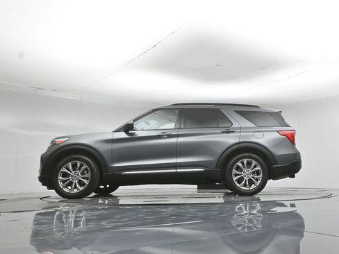 Certified 2023 Ford Explorer XLT w/ Equipment Group 202A RWD image 8