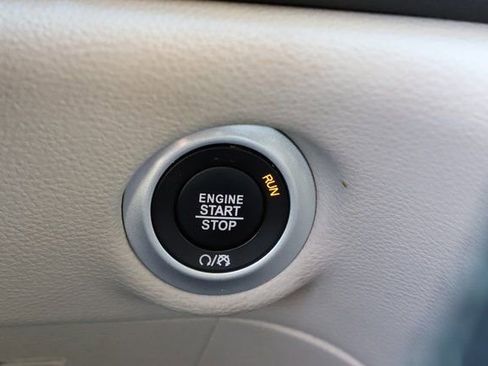 Used 2024 Chrysler Pacifica Limited image 35