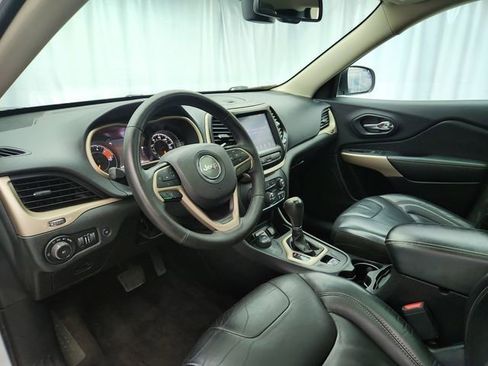 Used 2018 Jeep Cherokee Limited image 7