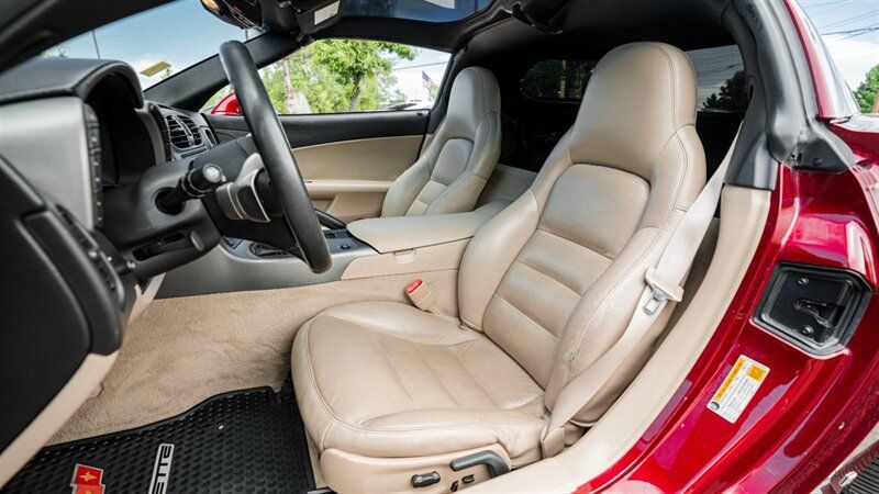 Used 2007 Chevrolet Corvette Coupe w/ Preferred Equipment Group RWD image 19
