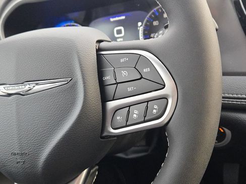 New 2026 Chrysler Pacifica Select AWD/4WD image 33