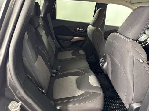 Used 2018 Jeep Cherokee Latitude image 18