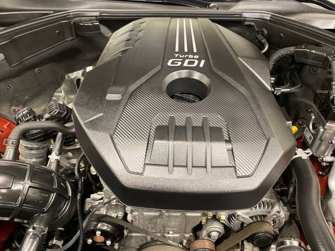 Used 2022 Genesis G70 2.0T image 4