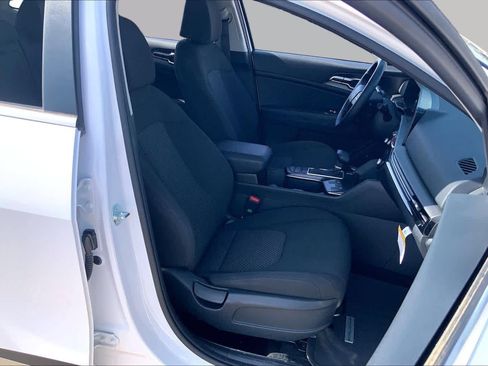 Certified 2026 Kia Sportage LX w/ LX Convenience Package FWD image 9