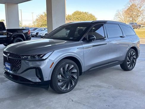 Used 2024 Lincoln Nautilus Reserve w/ Jet Appearance Package (87T) image 7