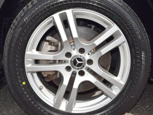 Used 2020 Mercedes-Benz GLB 250 4MATIC w/ Premium Package image 32