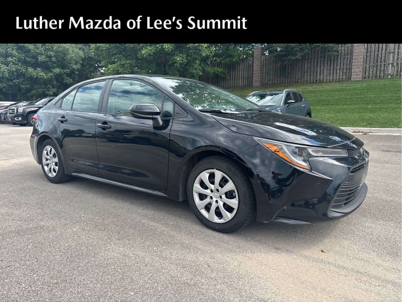 Used 2025 Toyota Corolla LE FWD image 1