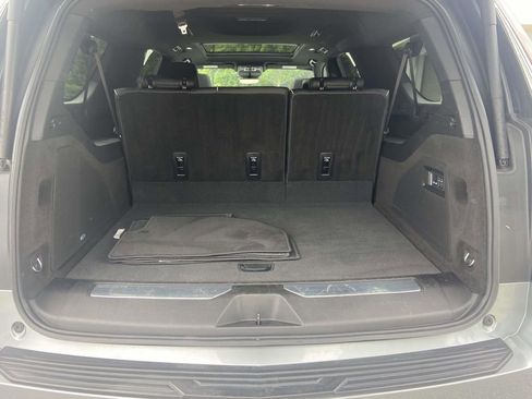 Certified 2025 Cadillac Escalade ESV Premium Luxury w/ LPO, Radiant Package AWD/4WD image 10