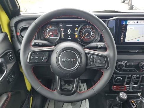 Used 2024 Jeep Gladiator Rubicon AWD/4WD image 19