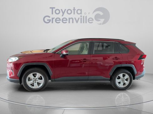 Used 2019 Toyota RAV4 XLE FWD image 2