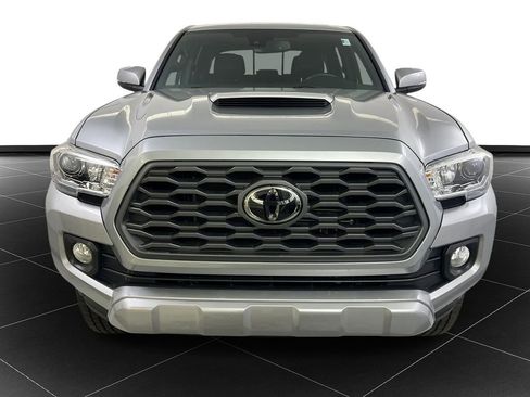 Used 2020 Toyota Tacoma TRD Sport w/ TRD Premium Sport Package AWD/4WD image 8