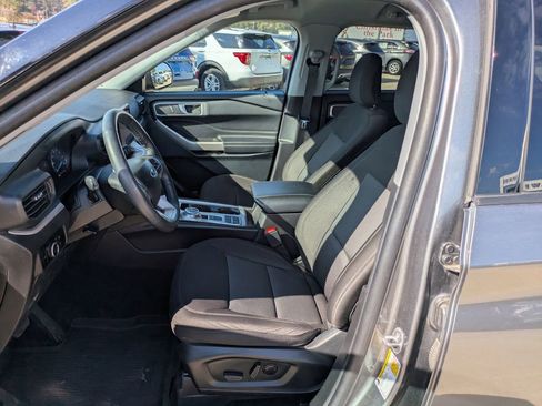 Used 2023 Ford Explorer XLT image 7