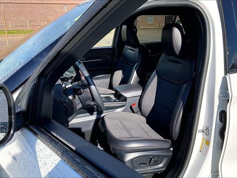 Used 2025 Ford Explorer ST-Line AWD/4WD image 24