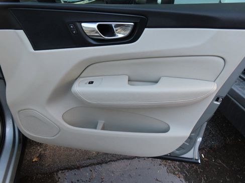 Used 2018 Volvo XC60 T6 Inscription w/ Convenience Package image 16