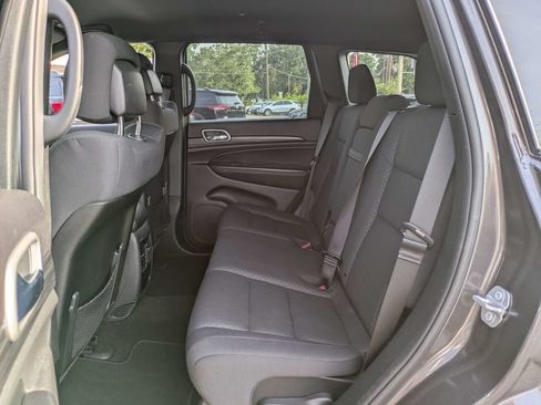 Used 2019 Jeep Grand Cherokee Laredo w/ 18" Wheel & 8.4" Radio Group AWD/4WD image 14