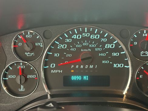 Used 2025 Chevrolet Express 2500 w/ Driver Convenience Package RWD image 18