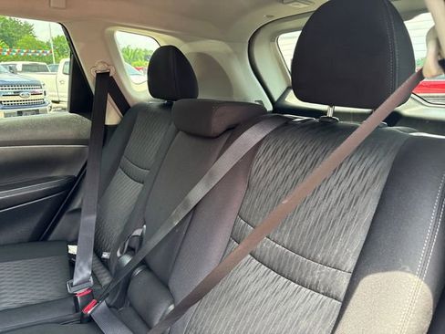 Used 2017 Nissan Rogue SV AWD/4WD image 22
