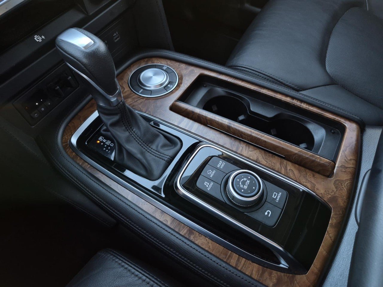 Used 2023 Nissan Armada SL RWD image 32