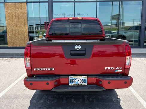 Used 2017 Nissan Frontier PRO-4X AWD/4WD image 4