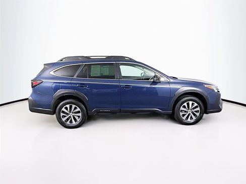 Used 2023 Subaru Outback Premium image 8
