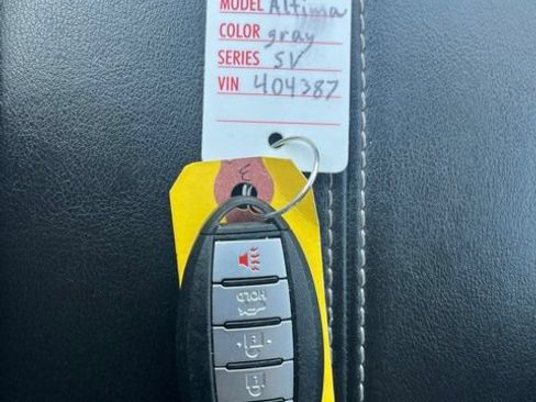 Used 2025 Nissan Altima 2.5 SV FWD image 46