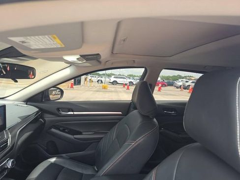 Used 2024 Nissan Altima 2.5 SR w/ SR Premium Package FWD image 2