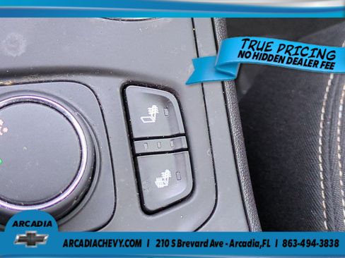 Used 2024 GMC Terrain SLE w/ Driver Convenience Package FWD image 20