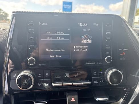 Used 2022 Toyota Highlander XSE FWD image 11
