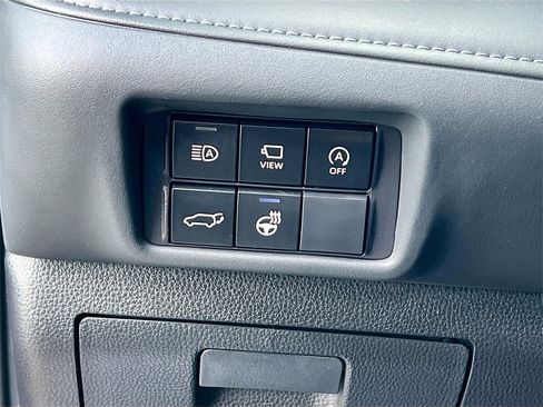 Used 2023 Toyota Highlander Platinum image 10