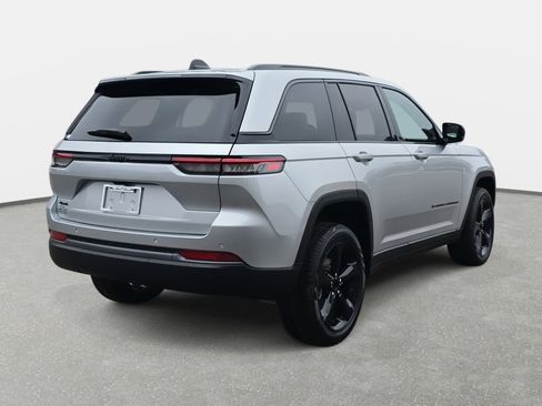 New 2026 Jeep Grand Cherokee Limited w/ Limited Altitude Package AWD/4WD image 5