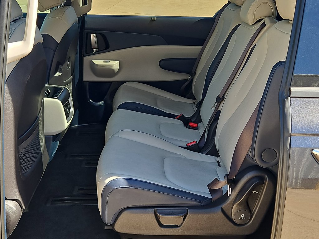Used 2025 Kia Carnival SX FWD image 17