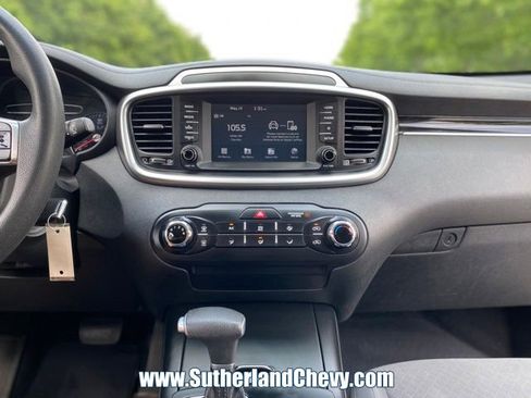 Used 2020 Kia Sorento LX FWD image 23